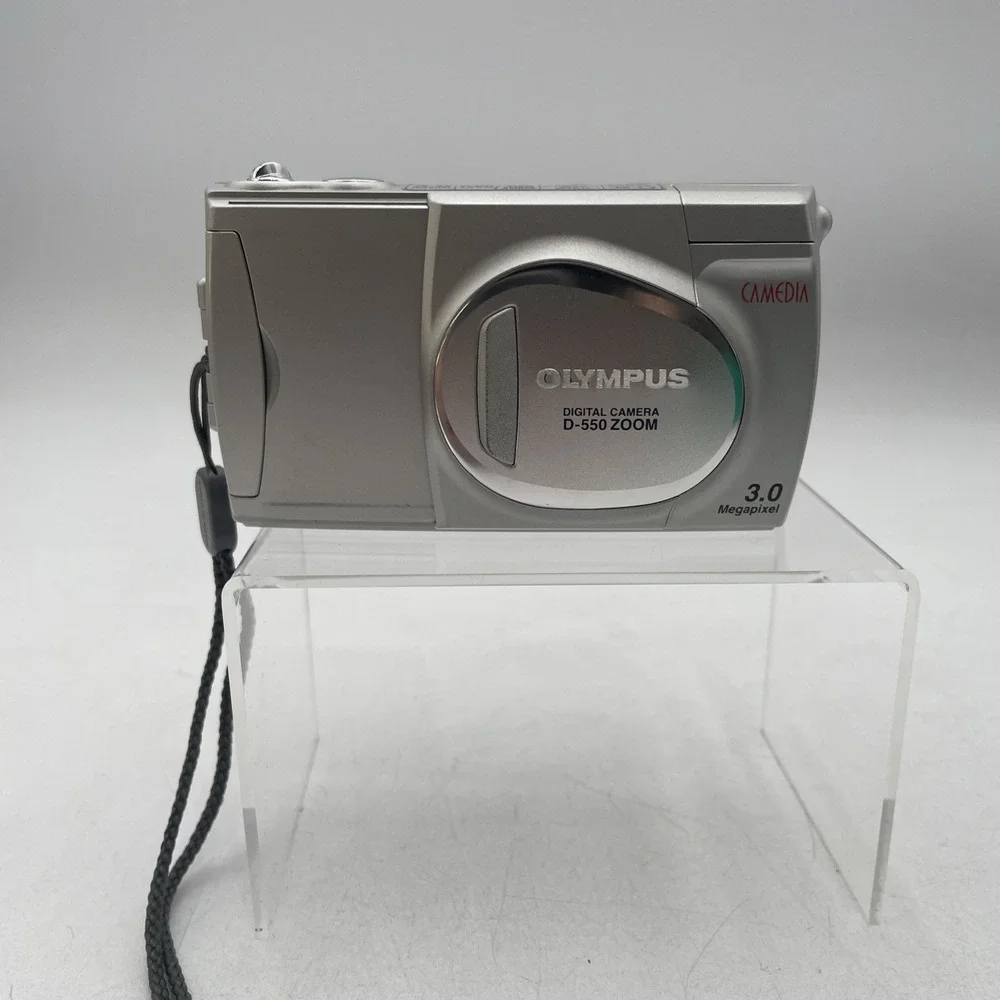 Olympus D-550 Zoom 3.0 MP Digital Camera w/Box+Manual+CD+Battery+SD Card-TESTED
